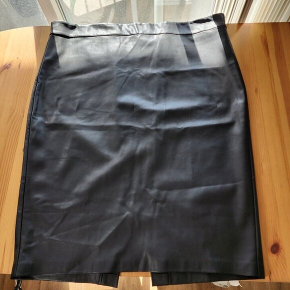 Universal Standard Silaro Faux Leather Skirt Minimalist Sz XL (26-28) Pull On - Picture 2 of 8